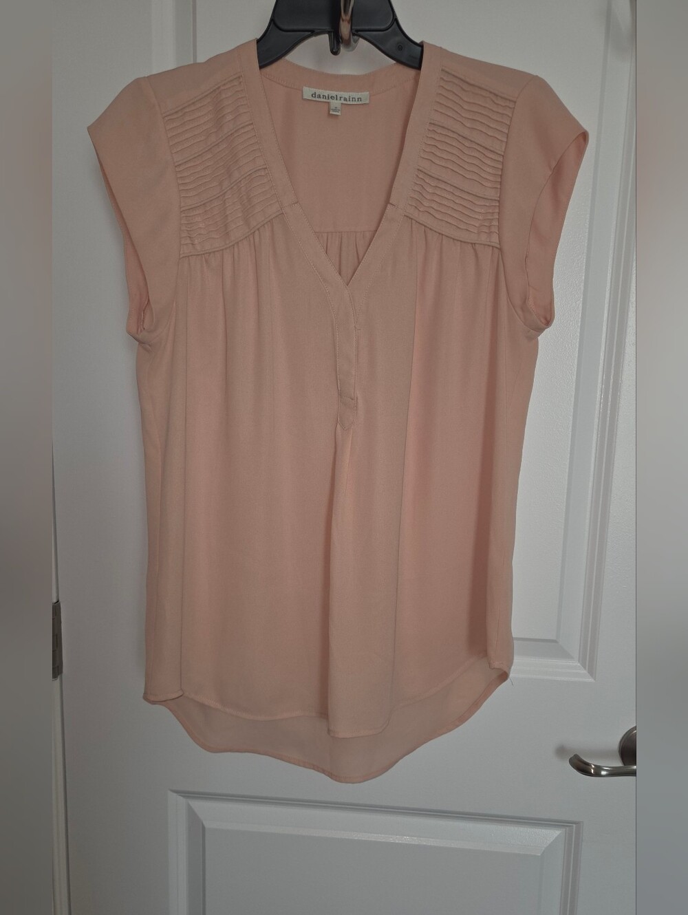 Daniel Rainn Blush Pink Pleated Yoke Split V-Neck Cap Sleeve Blouse - Size M